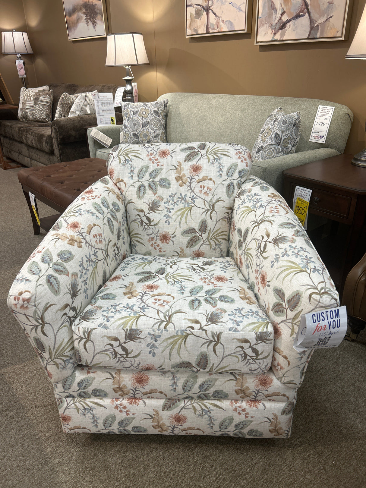 Lyra Swivel Glider
