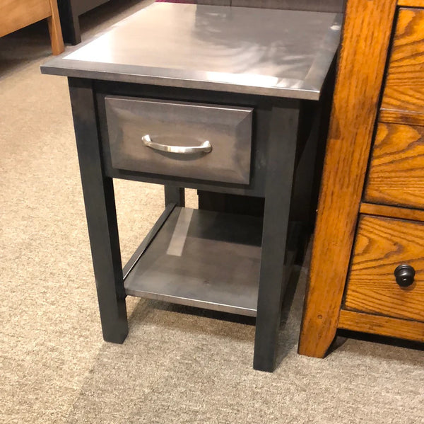 Maple Ridge 1 Drawer Small End Table