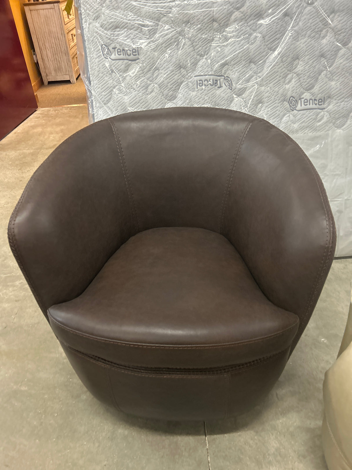 Barlo Swivel Chair
