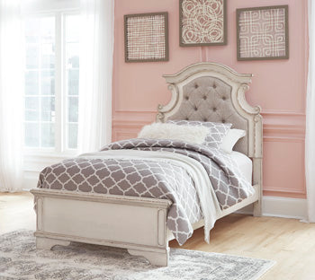 Twin Panel Footboard Realyn Chipped White
