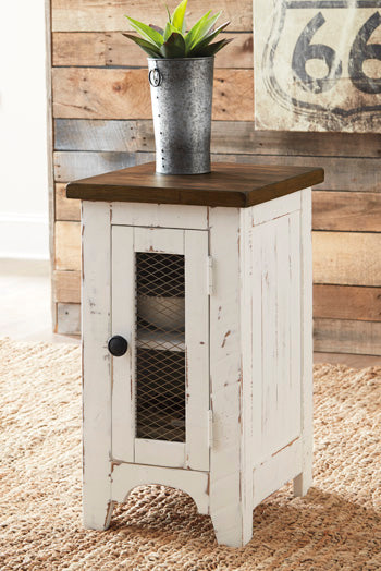 Chair Side End Table Wystfield White/Brown