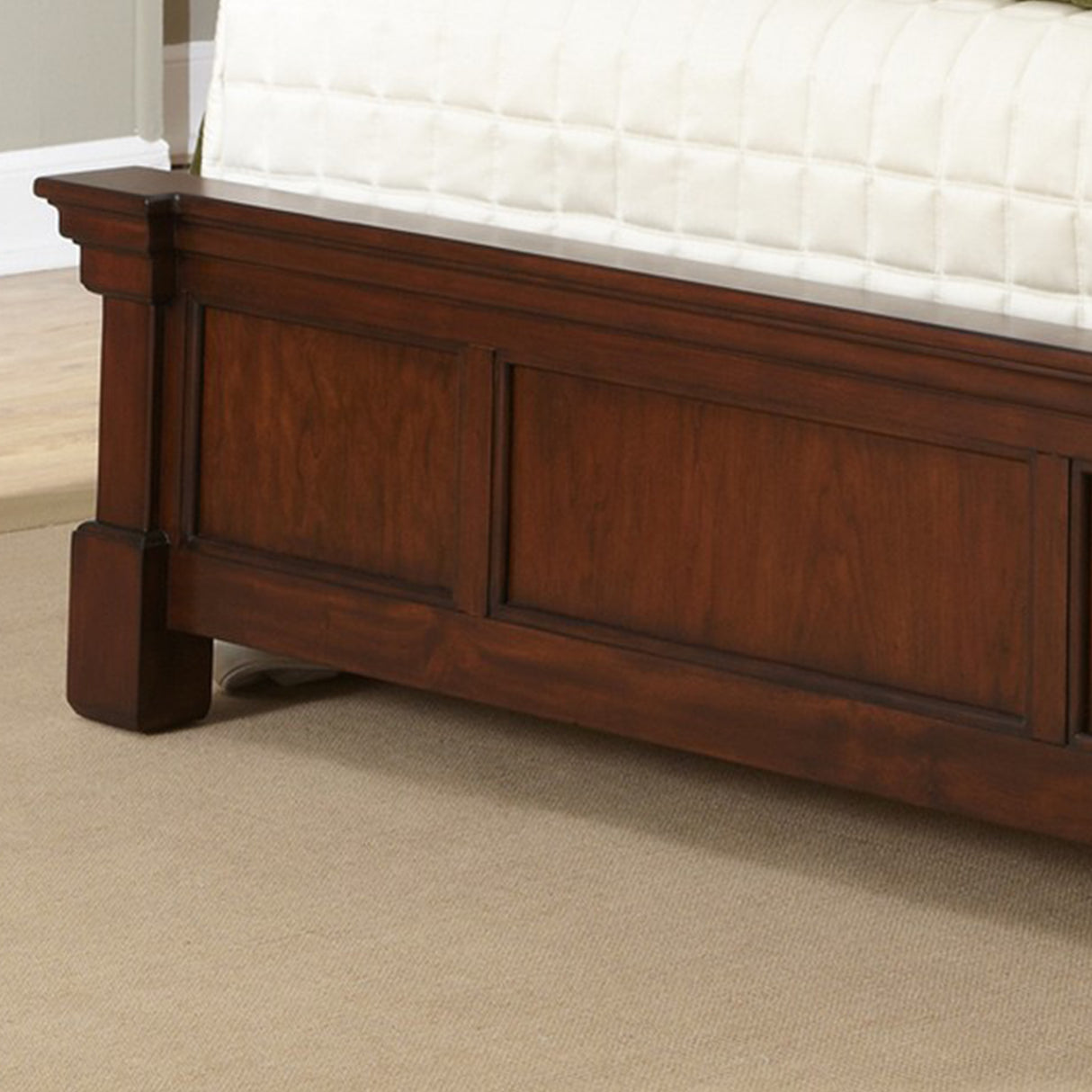 Homestyles Queen Bed 5520-500