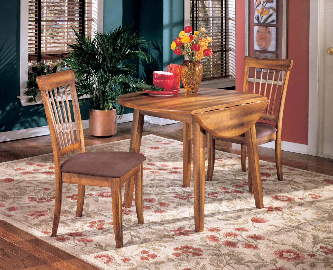Drop Leaf/ Small Scale Dining