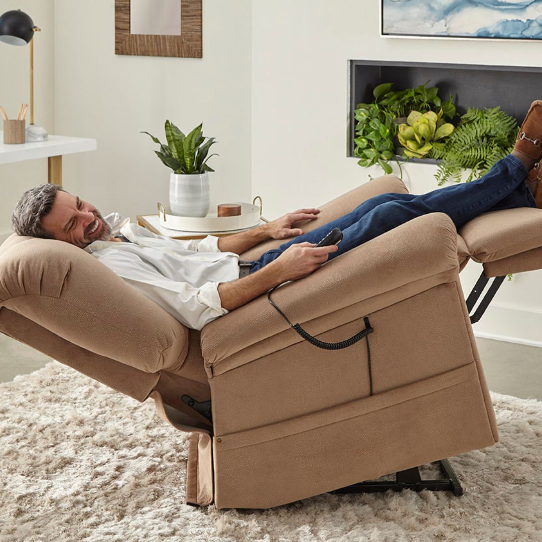 Artemis Meduim/Large Lift Recliner