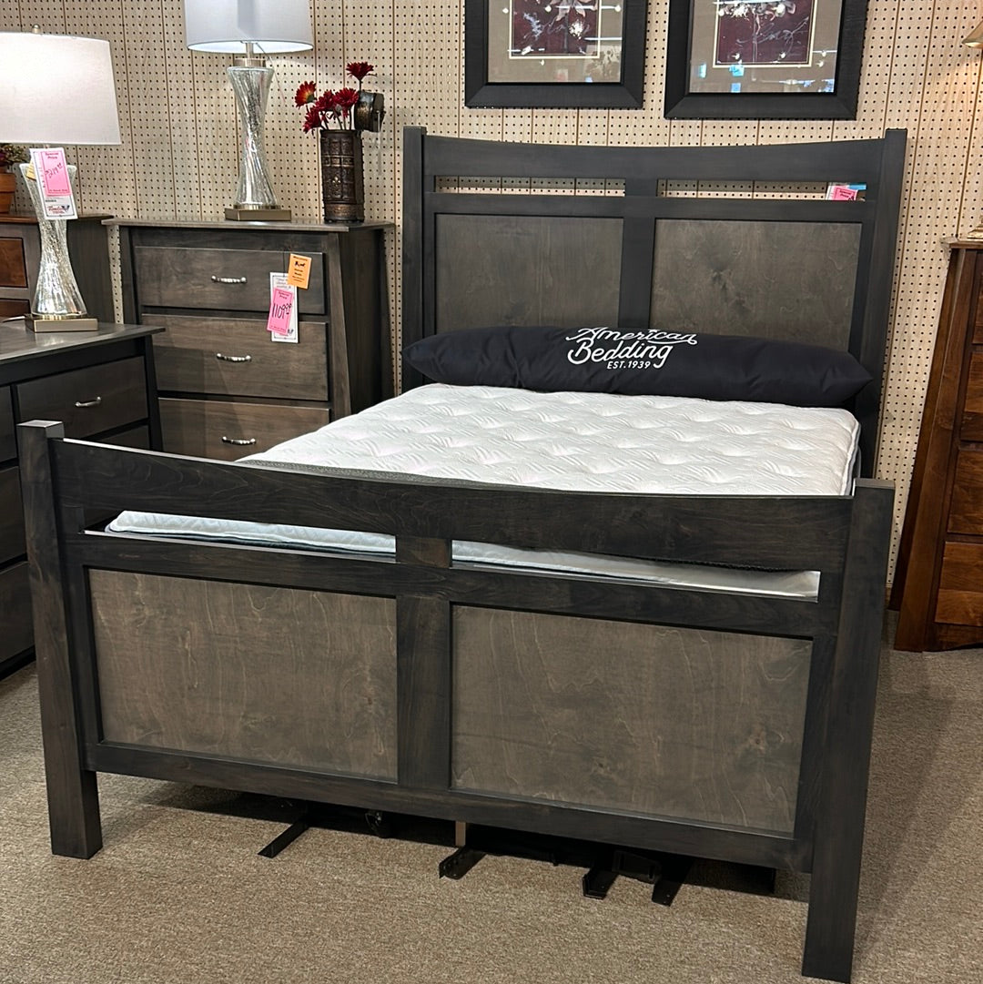 Maple Ridge Queen Bed