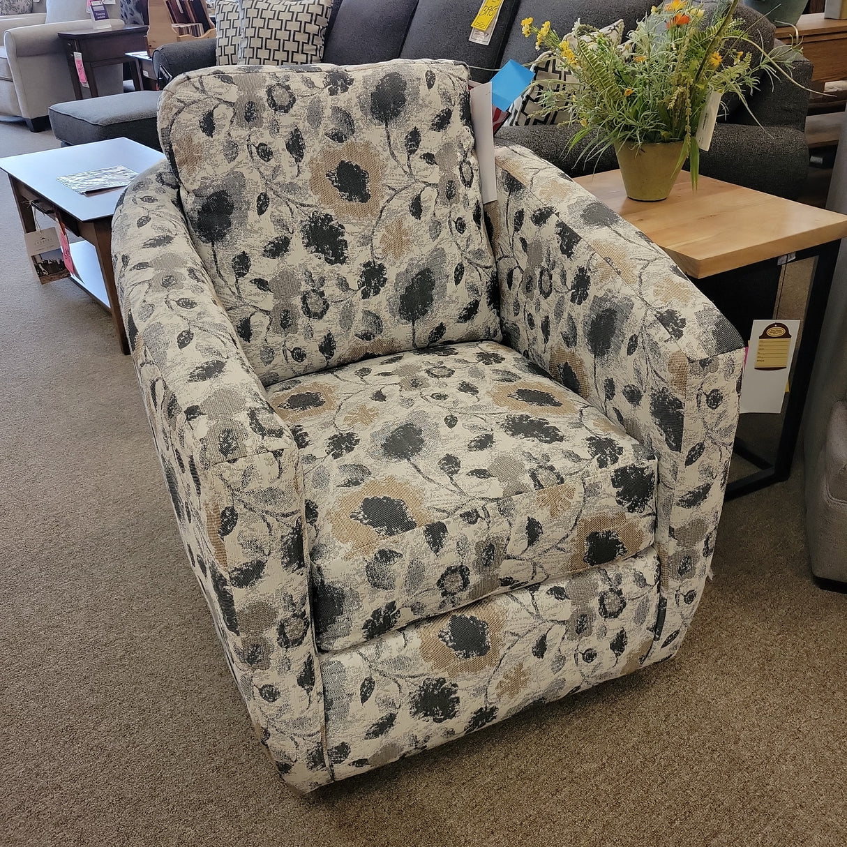 Daisy Swivel Chair