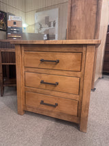 Hockheim Amish 3 Drwr Nightstand Maple