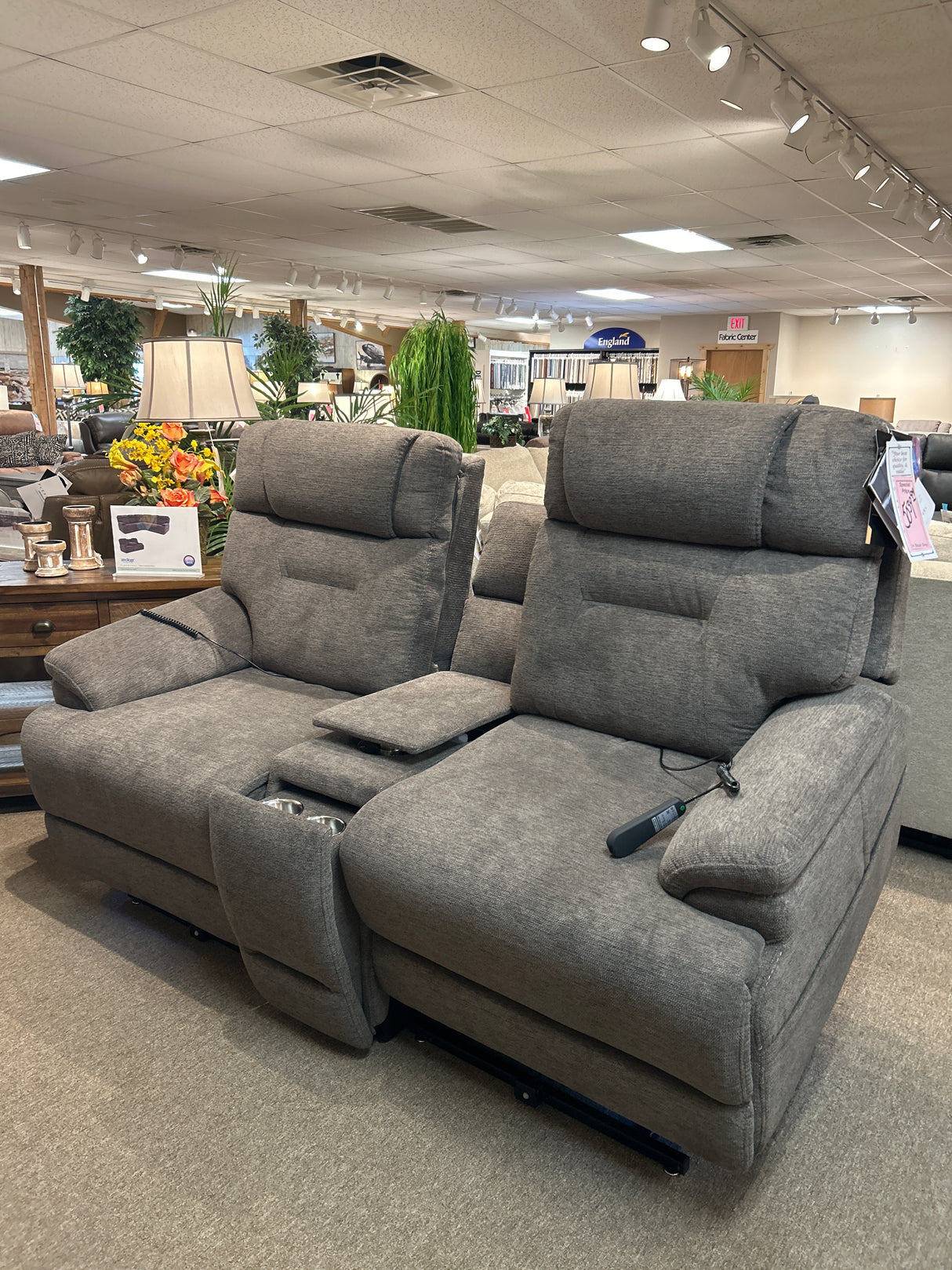 Zecliner 1080 Lift Loveseat Console Zofa