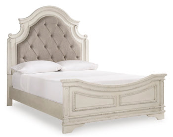 Queen Panel Footboard Realyn Chipped White