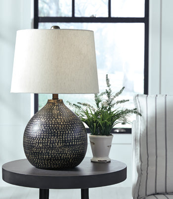 Metal Table Lamp (1/CN) Maire Black/Gold Finish