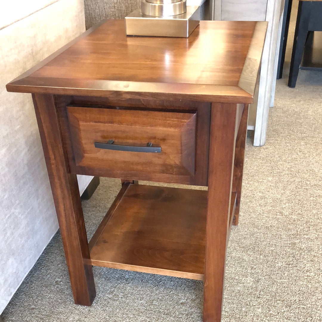 Maple Ridge 1 Drawer Small End Table